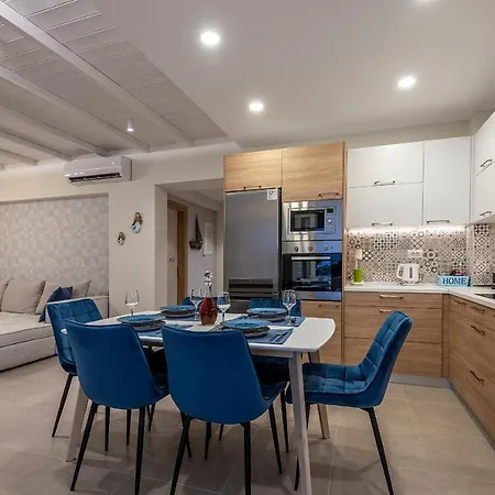 Tamaris With Heated Pool Villa